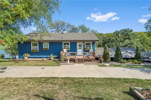 1447 S Shore Dr, Knoxville, IA 50138