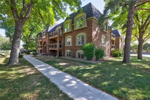 1410 20th St #1, West Des Moines, IA 50265