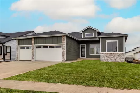 720 NE Doe Point Dr, Ankeny, IA 50021
