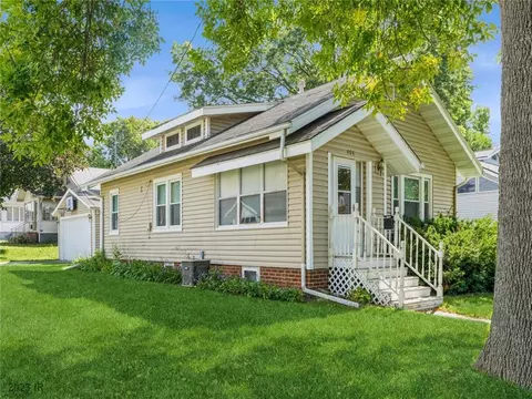 404 W 8th St S, Newton, IA 50208