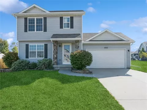 1995 SE Oxford Dr, Waukee, IA 50263