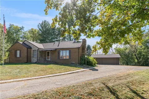 1620 E 33rd St, Des Moines, IA 50317