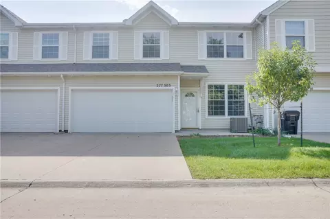 277 S 79th St #303, West Des Moines, IA 50266