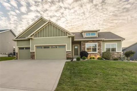 1921 Dorchester St, Norwalk, IA 50211