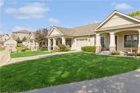 5195 Sunridge Dr #3, Pleasant Hill, IA 50327