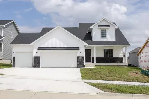 3055 Worchester Dr, Waukee, IA 50263