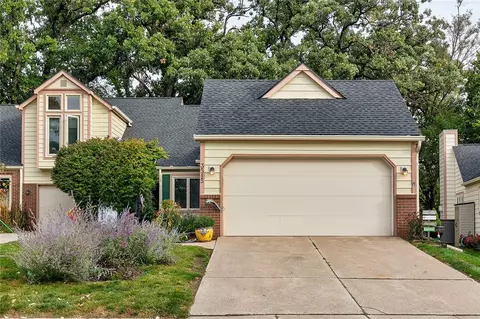 3515 Oak Creek Pl, West Des Moines, IA 50265