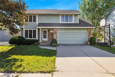 4834 Ashley Park Dr, West Des Moines, IA 50265