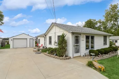 2460 NE 51st Ct, Des Moines, IA 50317