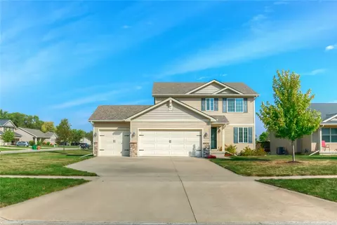 5853 Pine Ct, Johnston, IA 50131