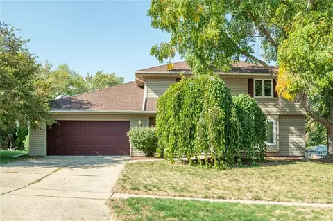 776 Knolls Ct, West Des Moines, IA 50265