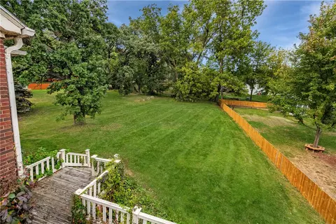 2405 Ridgewood Dr, West Des Moines, IA 50265