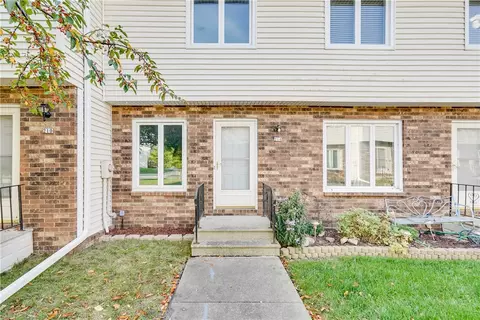 214 Holiday Cir #40, West Des Moines, IA 50265