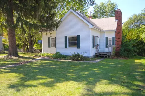 313 N G St, Indianola, IA 50125