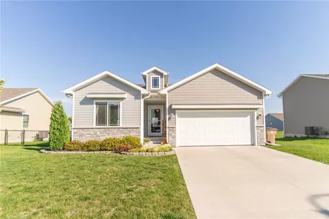 633 18th St SE, Altoona, IA 50009