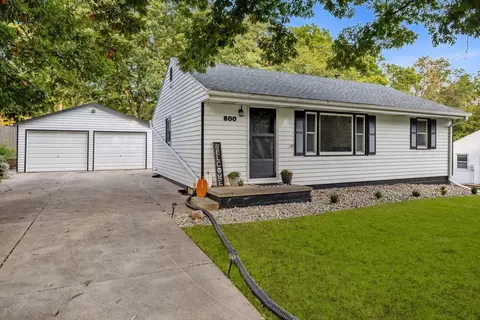 800 N 5th St, Carlisle, IA 50047