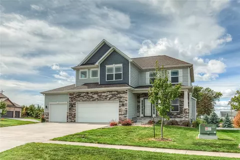 3505 NW 169th Cir, Clive, IA 50325