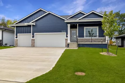 1225 Timber Ridge Dr, Norwalk, IA 50211