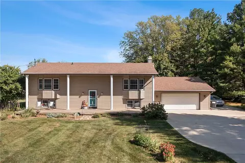 1221 SE 68th St, Pleasant Hill, IA 50327