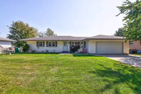 710 S 2nd St, Carlisle, IA 50047