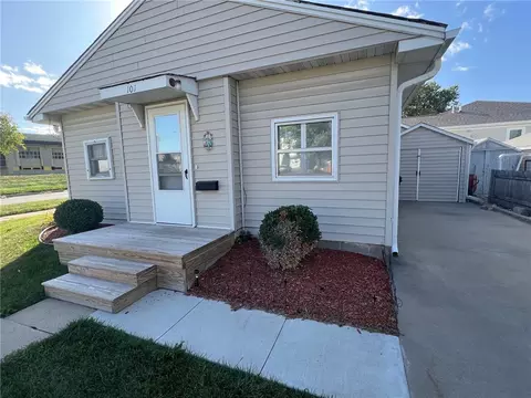 101 Prairie St, Pella, IA 50219