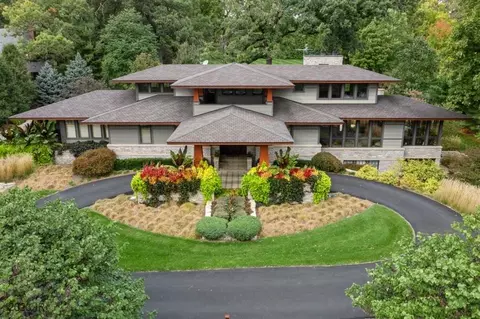 733 Foster Dr, Des Moines, IA 50312