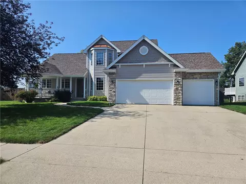 1110 Falcon Dr SE, Altoona, IA 50009