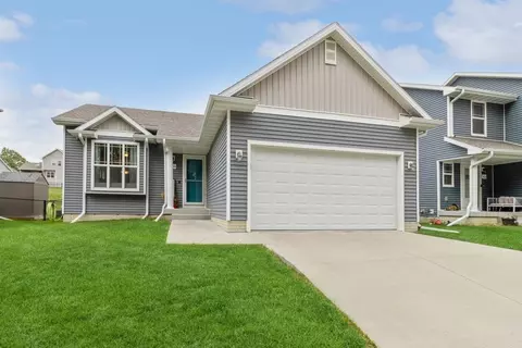 909 Pine Ave, Norwalk, IA 50211