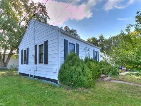2537 E 41st Ct, Des Moines, IA 50317