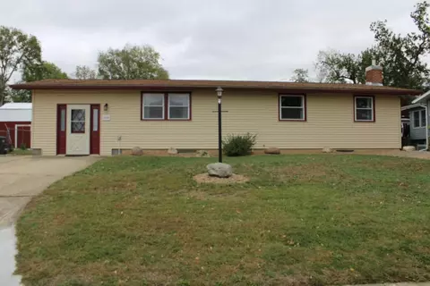 2106 W 4th St, Perry, IA 50220