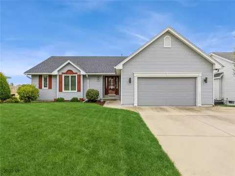 2555 E Leach Ave, Des Moines, IA 50320