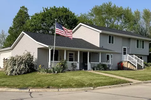 304 Queen Ann Ct, Baxter, IA 50028