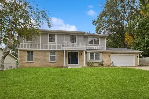 724 42nd St, West Des Moines, IA 50265