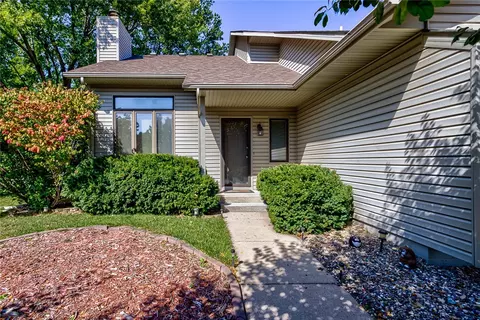 2711 Burr Oak Cir, Ames, IA 50014