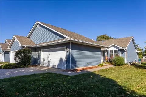 315 Laurel St, Waukee, IA 50263