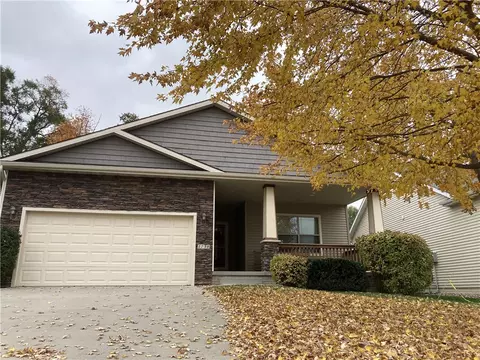 1736 Bristol St, Norwalk, IA 50211