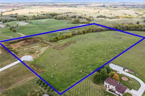 26 N Acres N 18th St, Chariton, IA 50049