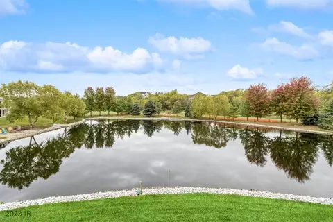 16620 Valleyview Ln, Clive, IA 50325