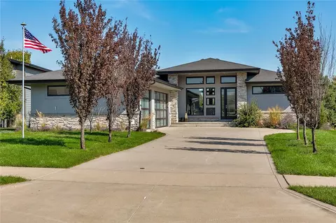 1125 SE Grant Woods Ct, Waukee, IA 50263