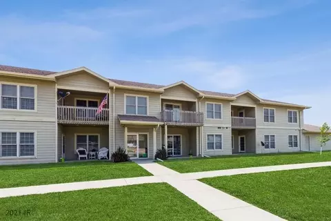 410 N 1st St #105, Indianola, IA 50125