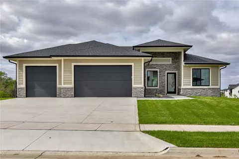 4134 NW 181st St, Clive, IA 50325
