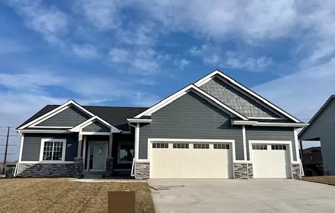 5611 163rd St, Urbandale, IA 50323