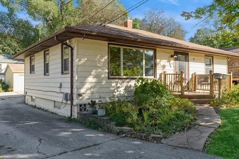 1719 E 32nd St, Des Moines, IA 50317