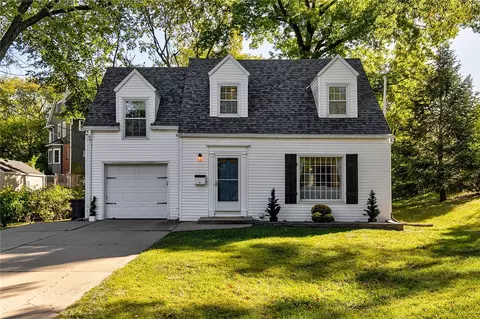 5508 Westwood Dr, Des Moines, IA 50312