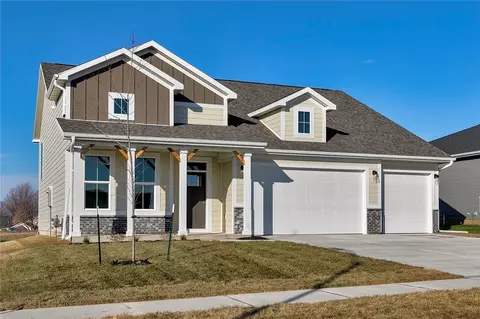 4720 90th St, Urbandale, IA 50322