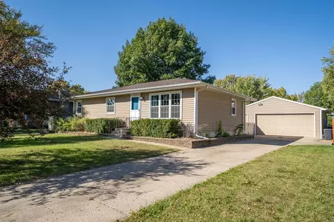 1313 Lyndale Dr, Polk City, IA 50226