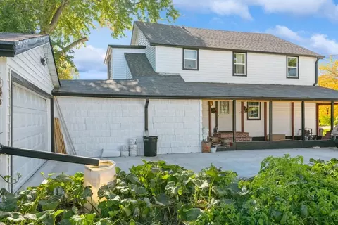 922 E 8th St N, Newton, IA 50208