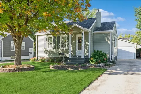 1334 57th St, Des Moines, IA 50311