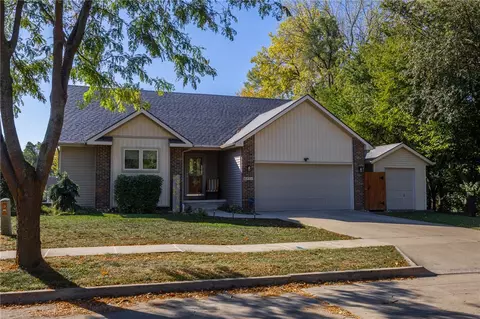 4851 Richmond Ave, Des Moines, IA 50317