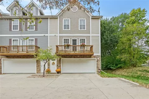 1150 Keystone Ln, Pleasant Hill, IA 50327